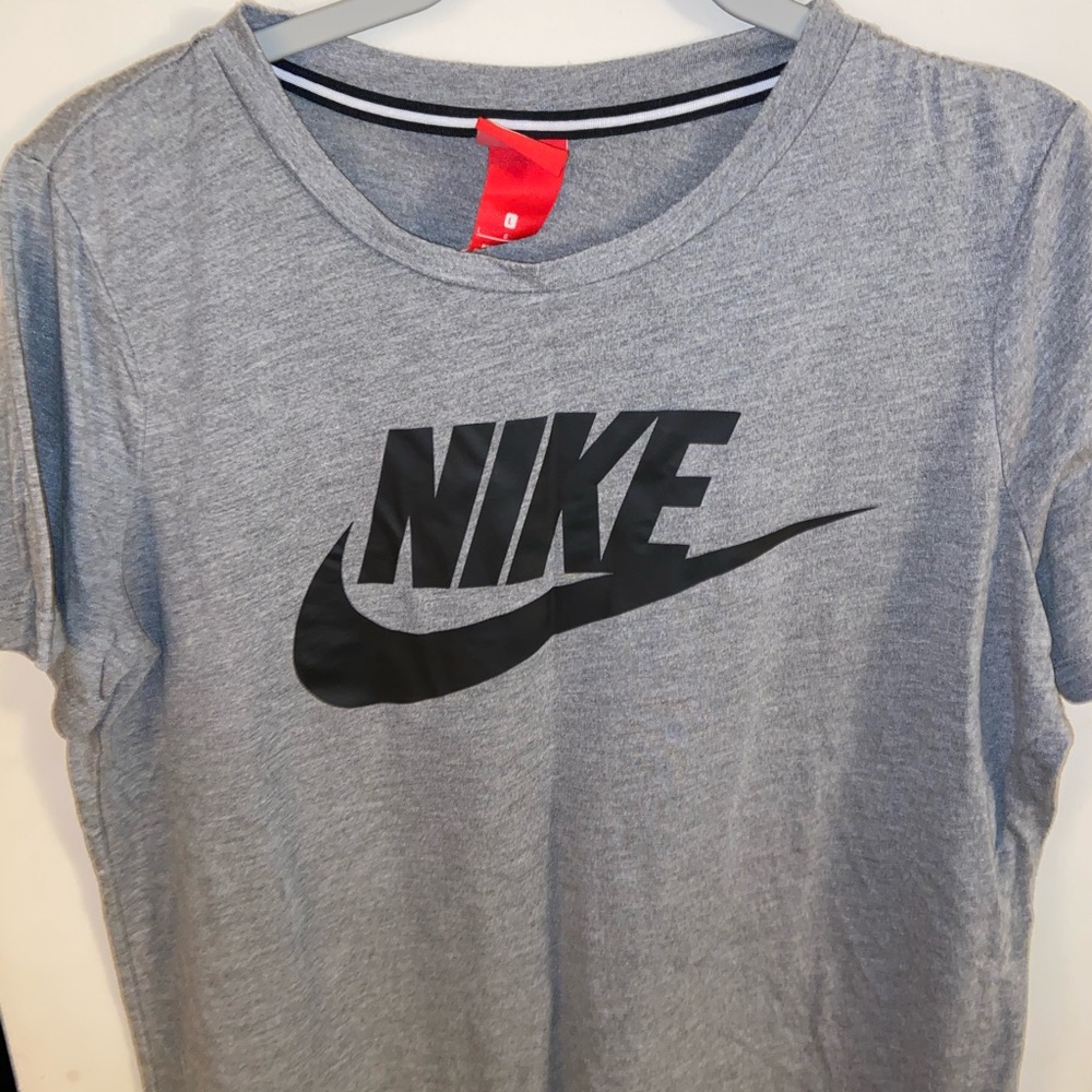 nike t-shirt